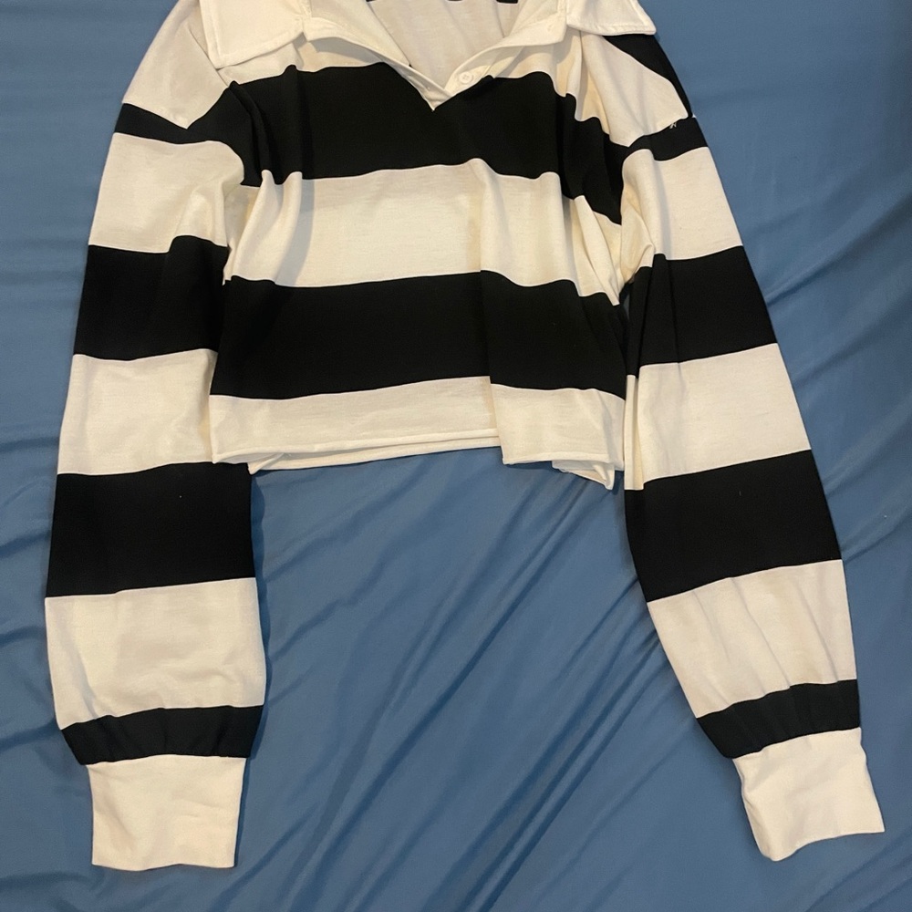 SHEIN Black and White Striped Crop Top
